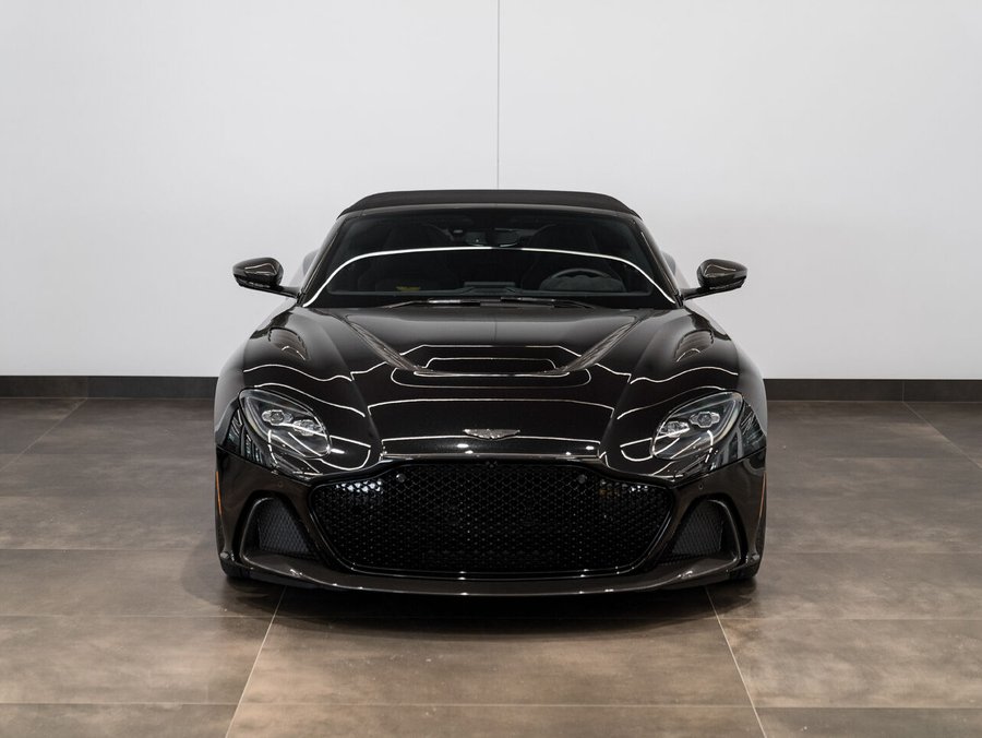 Aston Martin DBS 2023 2023