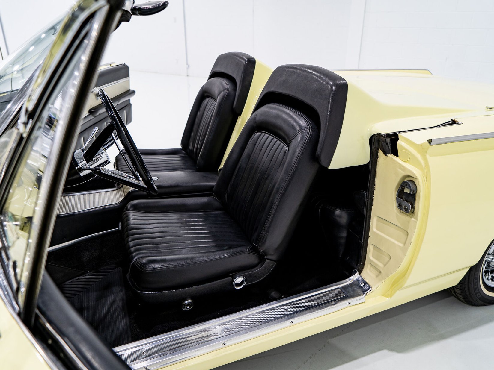 Ford Thunderbird Beautifully Presented From Older Restoration with original bill of sale 1962 Jaune Montréal - photo #70