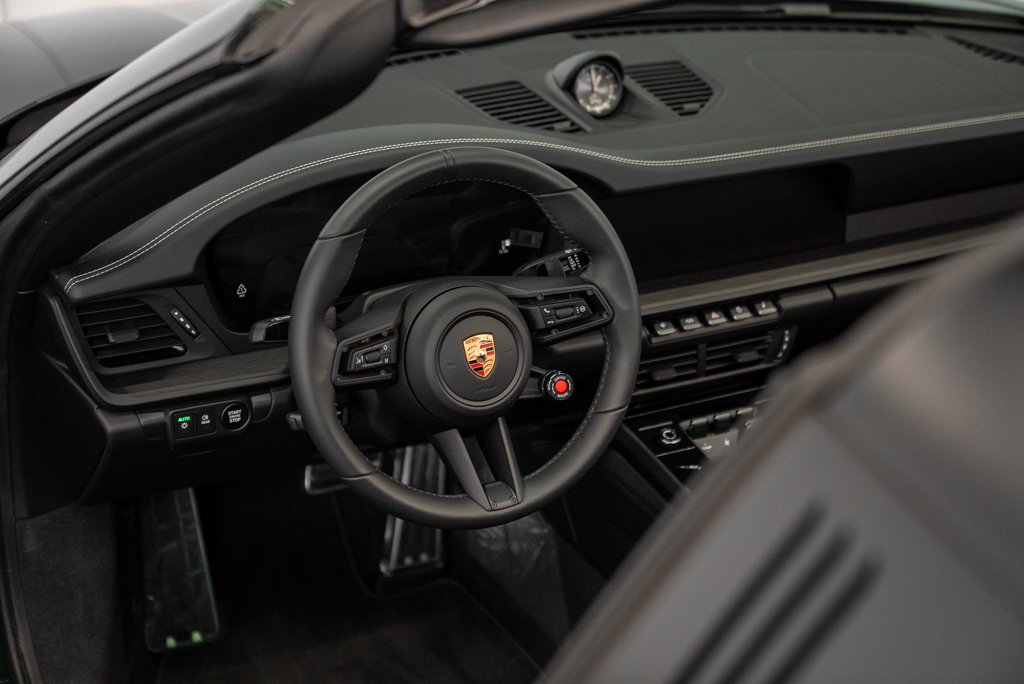 2026 Porsche 911 Green Saint-Eustache - photo #21