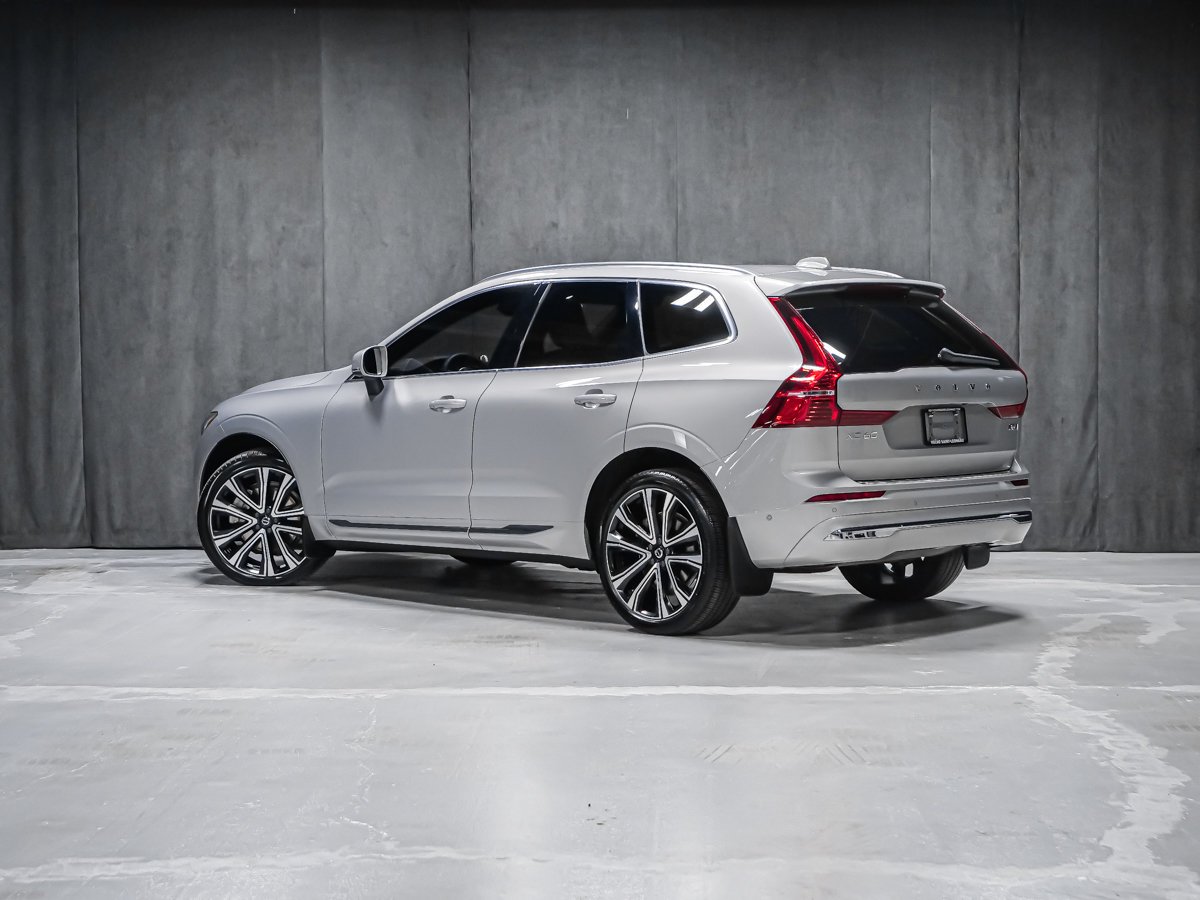 Volvo XC60 B6 ULTIMATE BRIGHT BOWERS WILKINS 2023 Argent Montréal - photo #3
