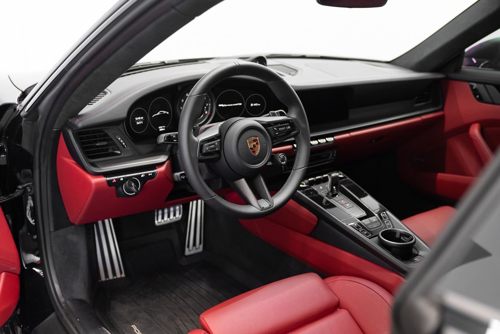 Porsche 911 Carrera 4 GTS 2024 Noir Kirkland - photo #12