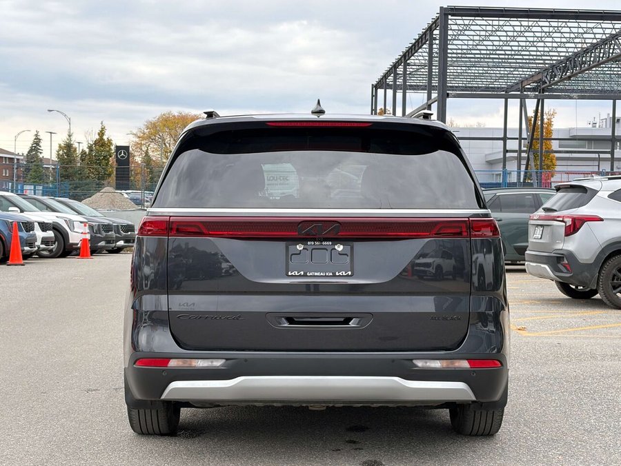 Kia Carnival LX+ 2024 Gris