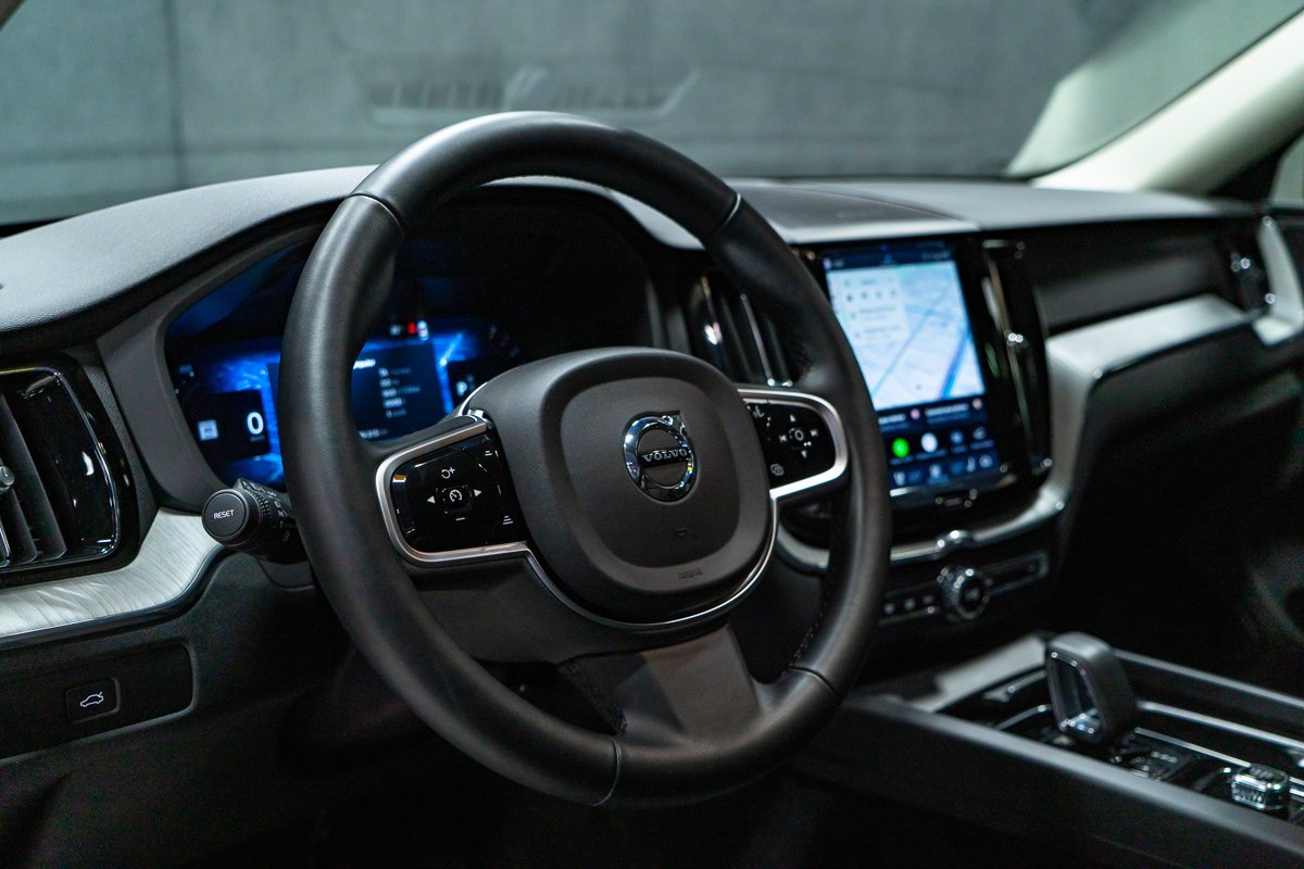 Volvo XC60 B5 PLUS DARK CLIMAT HARMAN KARDON 2025 Noir Montréal - photo #8