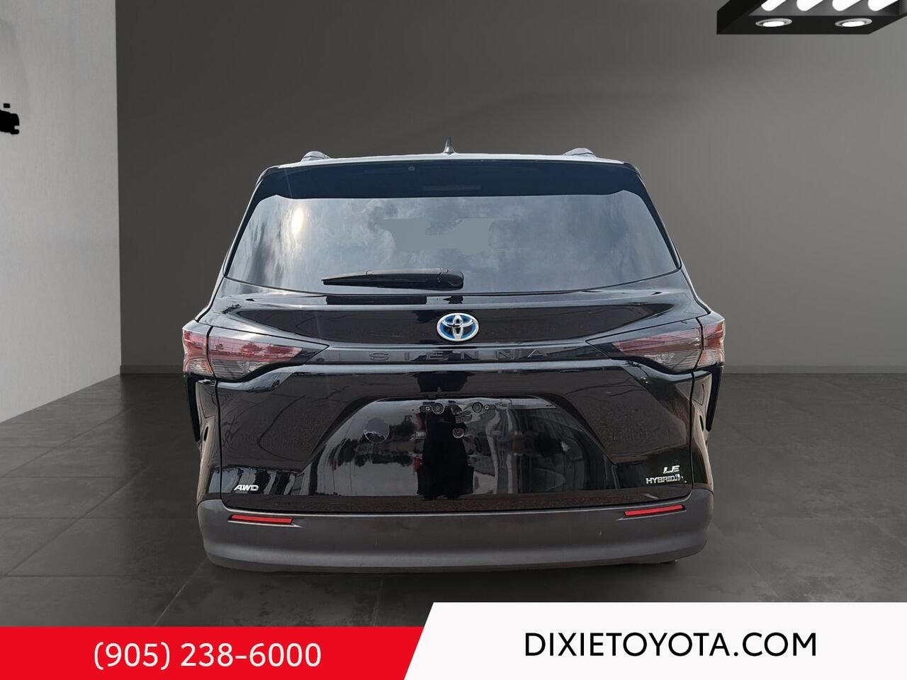 2024 Toyota Sienna LE AWD HYBRID / CLEAN CARFAX / 8 SEATS / HEATED SEATS / ALLOY WHEELS / CARPLAY AND ANDROID AUTO Black Mississauga - photo #4