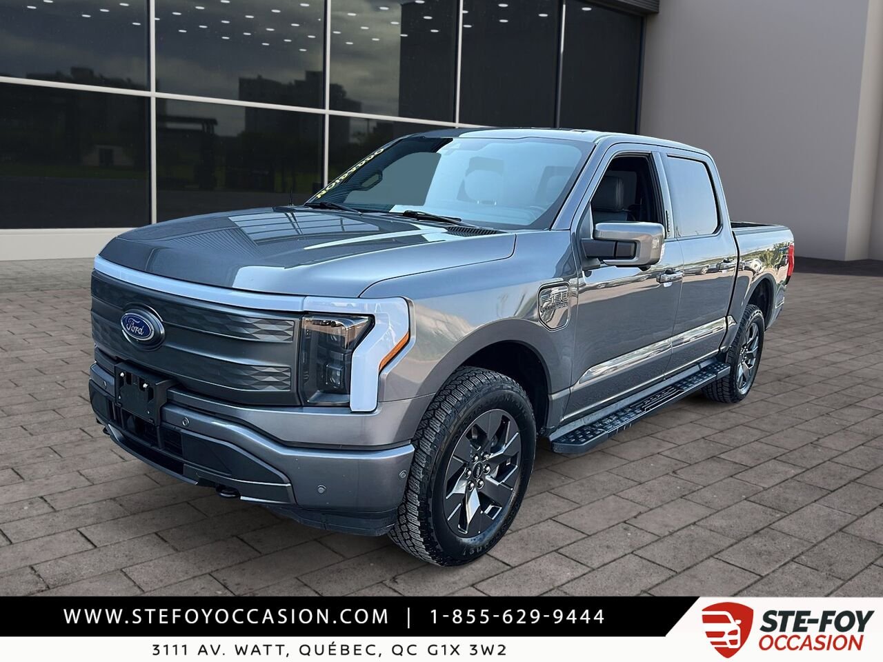 2023 Ford F-150 Lightning LARIAT STANDARD RANGE Grey Québec - photo #0