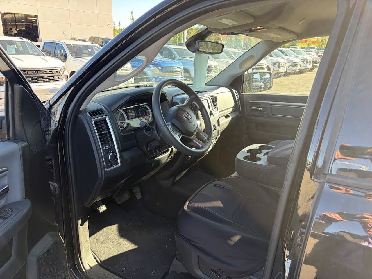 2022 Ram 1500 Classic SLT 4x4 Crew Cab 5'7 Box Black Sherwood Park - photo #6