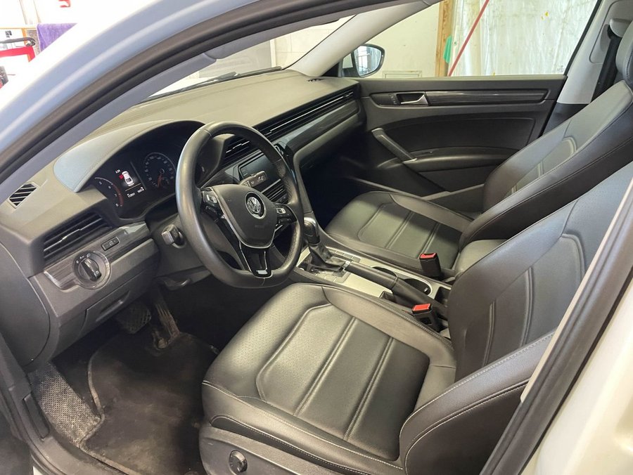 Volkswagen Passat HIGHLINE AUTO *TOIT* CARPLAY SIÈGES CHAUFF ALERTES 2021 Blanc