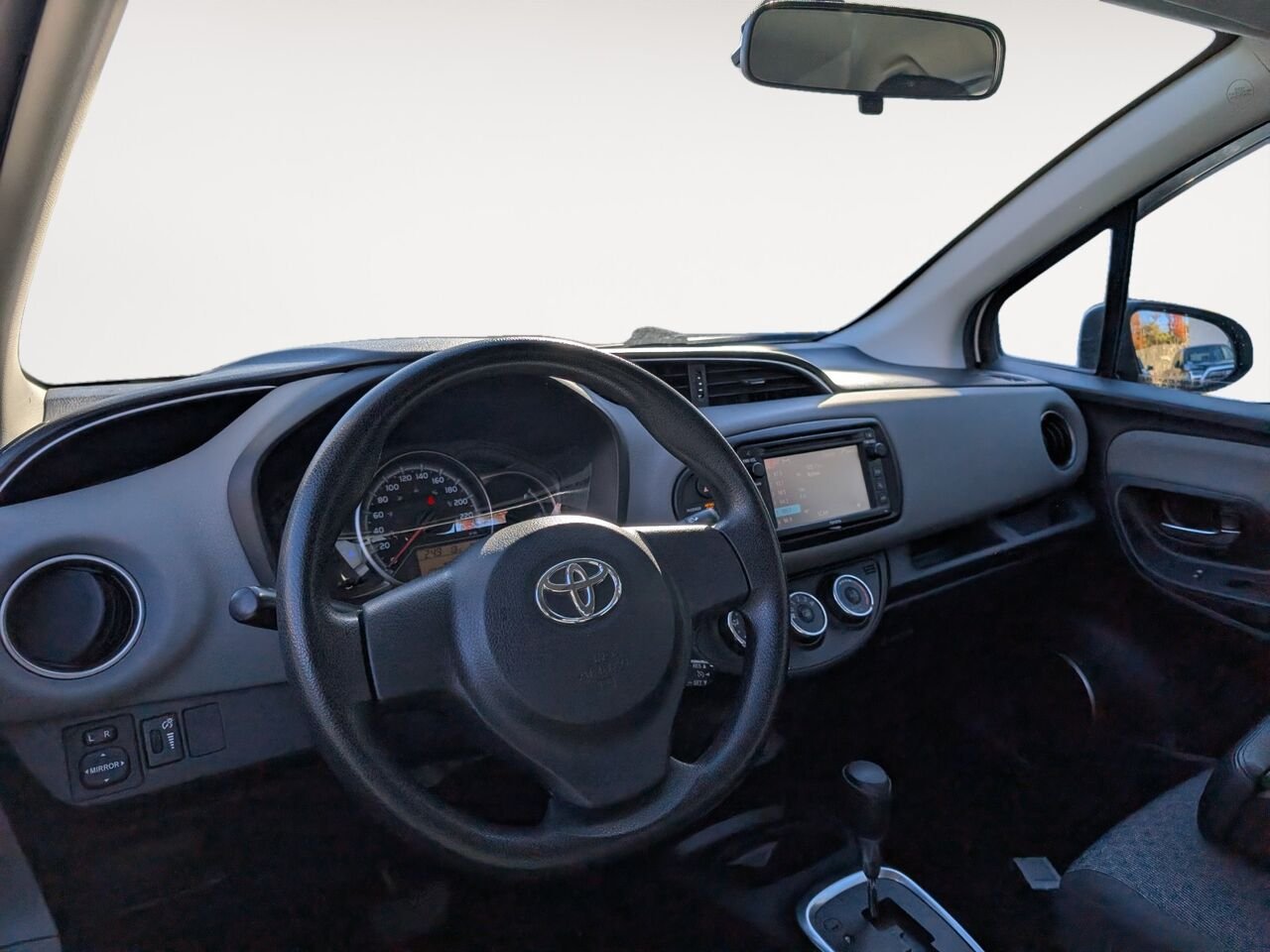 Toyota Yaris LE/AC/RÉGULATEUR DE VITESSE/VITRES ÉLECTRIQUES 2015 Blanc Sherbrooke - photo #8