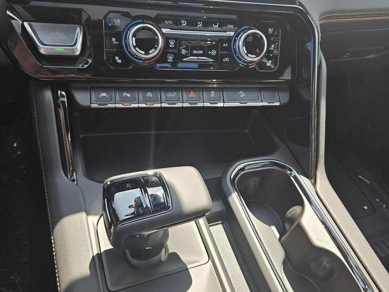 GMC Sierra 1500 AT4 cabine multiplace 4RM 157 po 2026 Blanc sommet Thetford Mines - photo #10