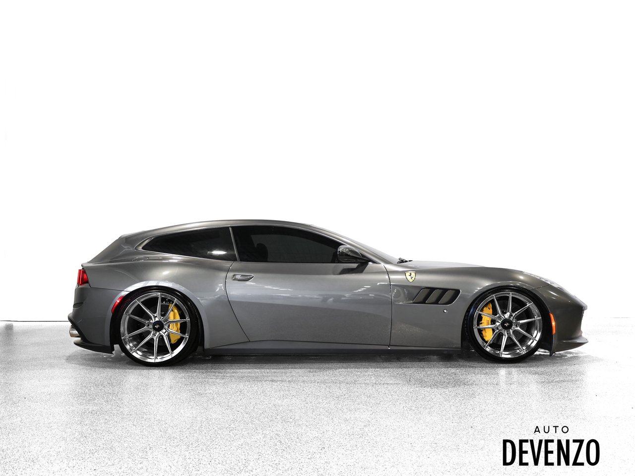 Ferrari GTC4Lusso 2018 Gris Saint-Eustache - photo #1