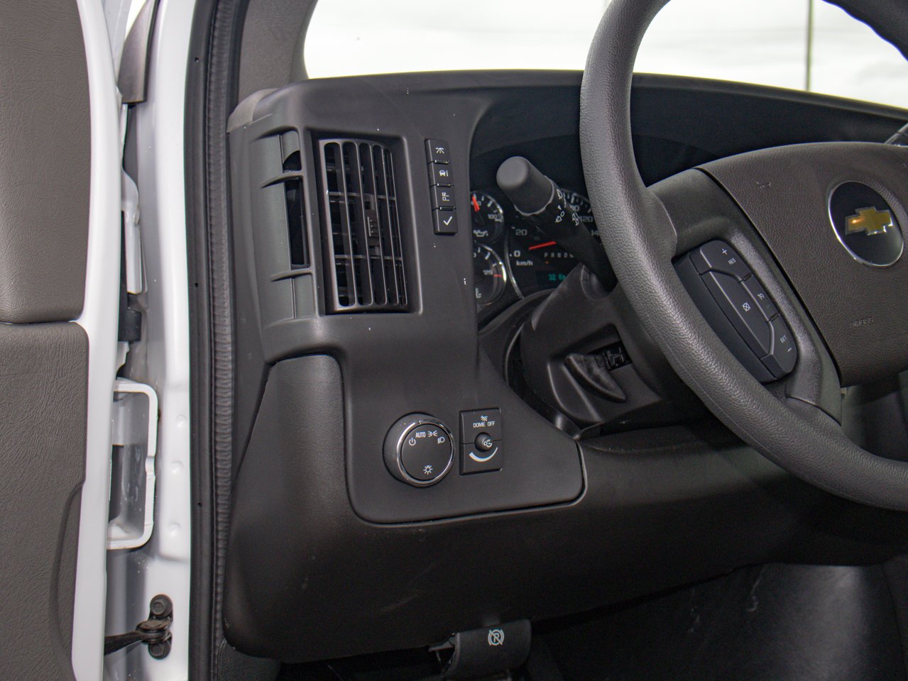2025 Chevrolet Express Cargo Van RWD 3500 155 White Sherwood Park - photo #20