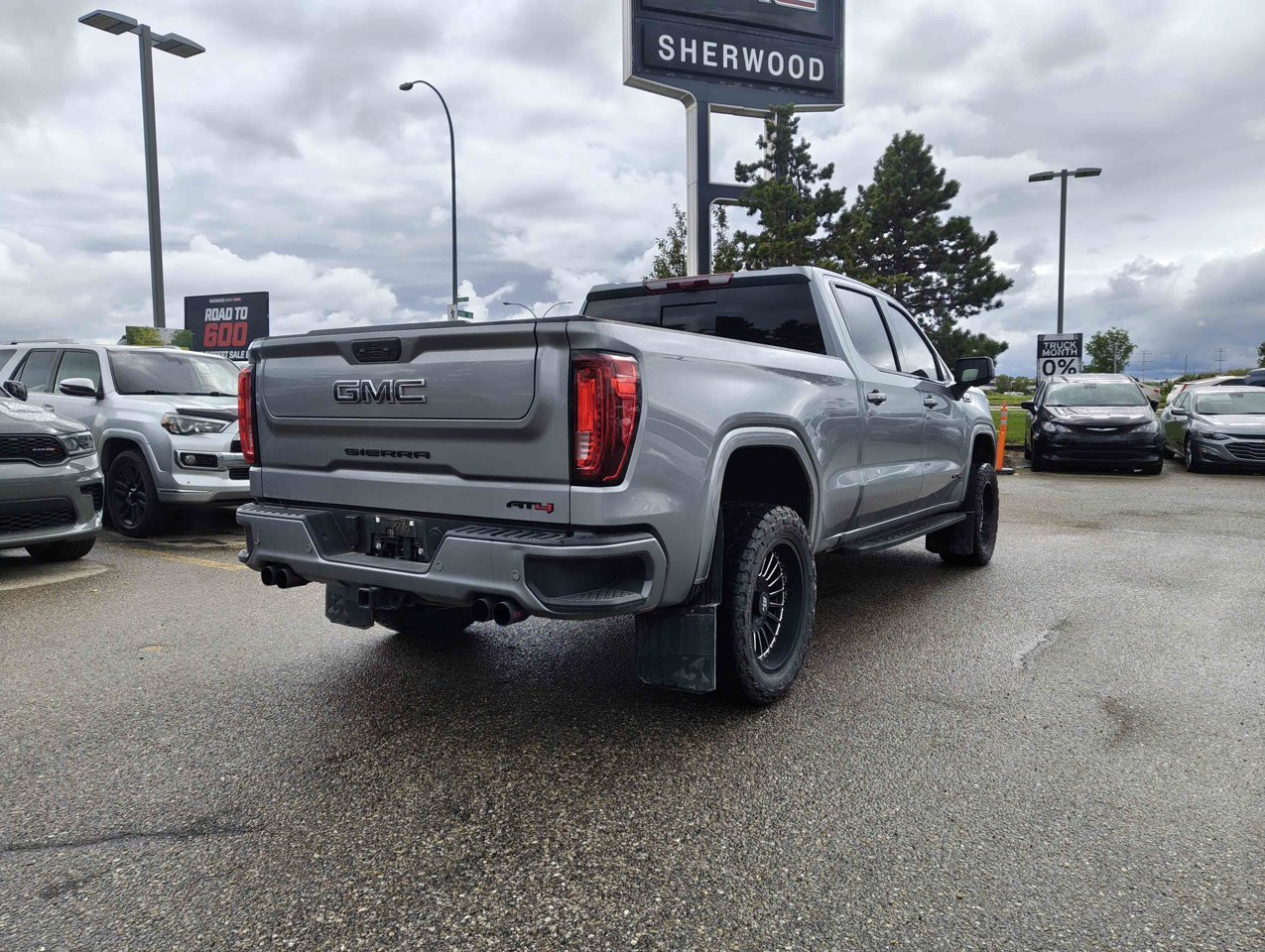 2025 GMC Sierra 1500 4WD Crew Cab 157 AT4 Grey Sherwood Park - photo #5