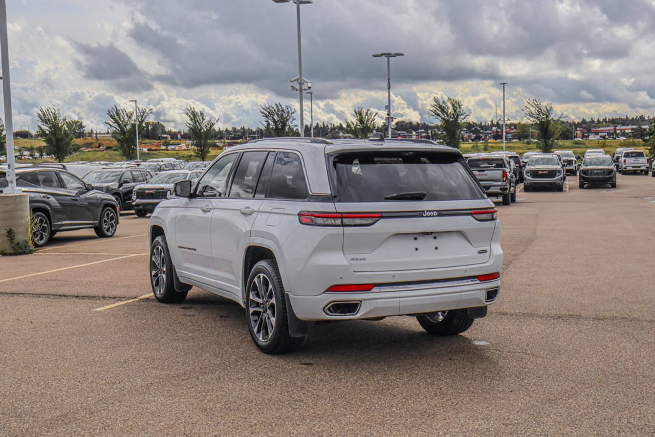 2023 Jeep Grand Cherokee Overland 4x4 White Sherwood Park - photo #5