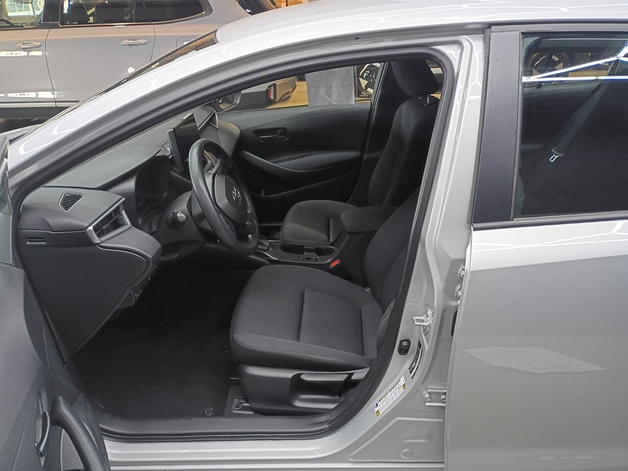 Toyota Corolla 2023 Argent Blainville - photo #16