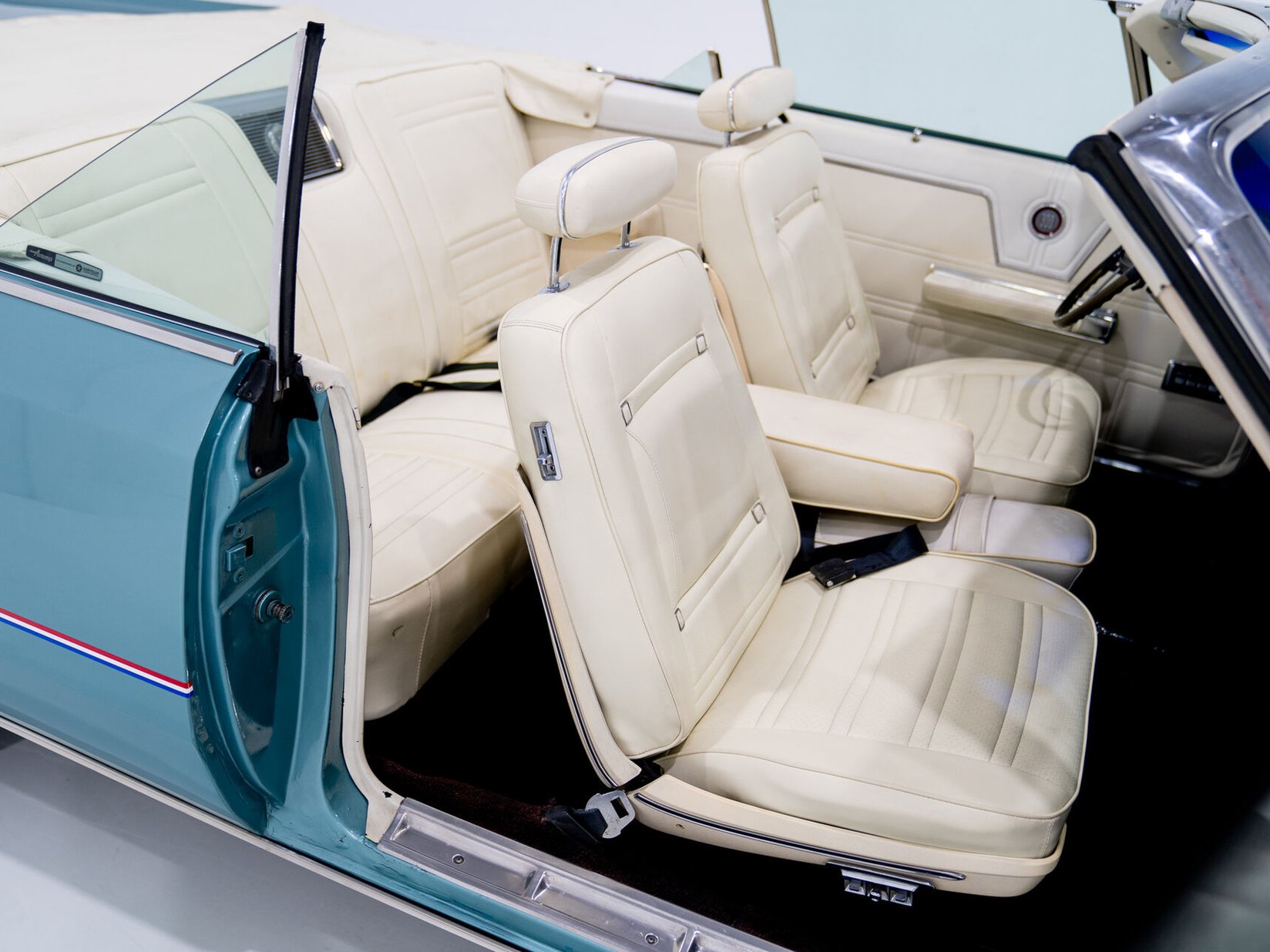 1969 Chrysler 300 Blue Montreal - photo #10