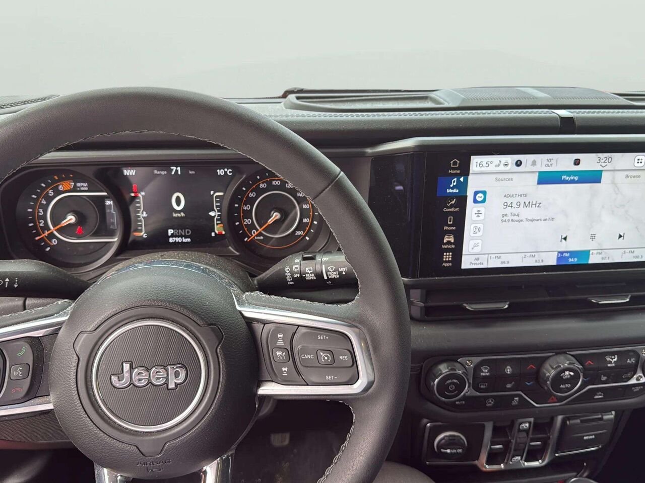 Jeep Wrangler Sahara 2025 Rouge Gatineau - photo #8