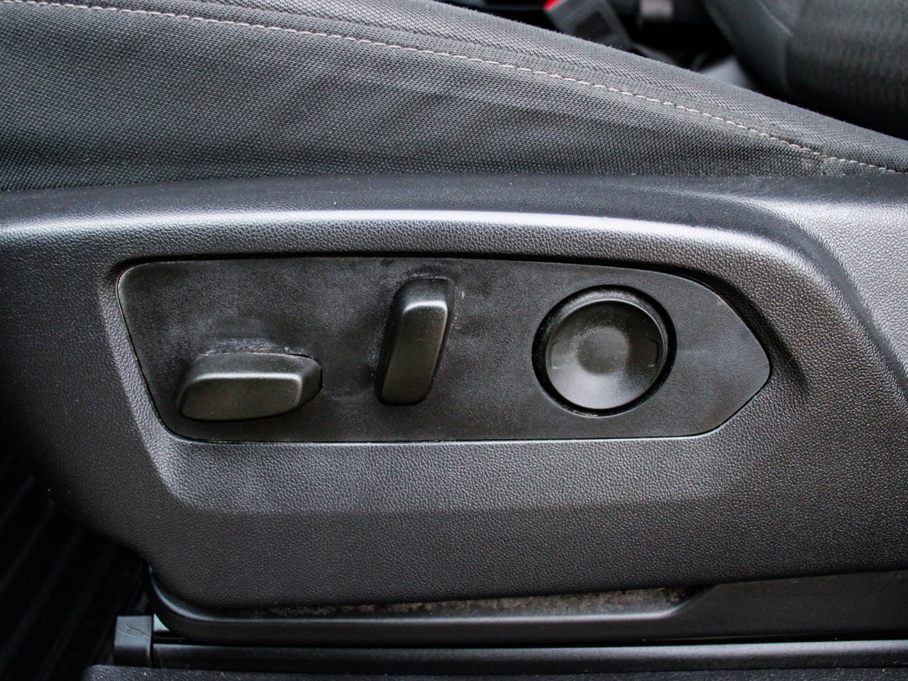 2025 Chevrolet Silverado 1500 4WD Crew Cab 147 Custom Black Sherwood Park - photo #14