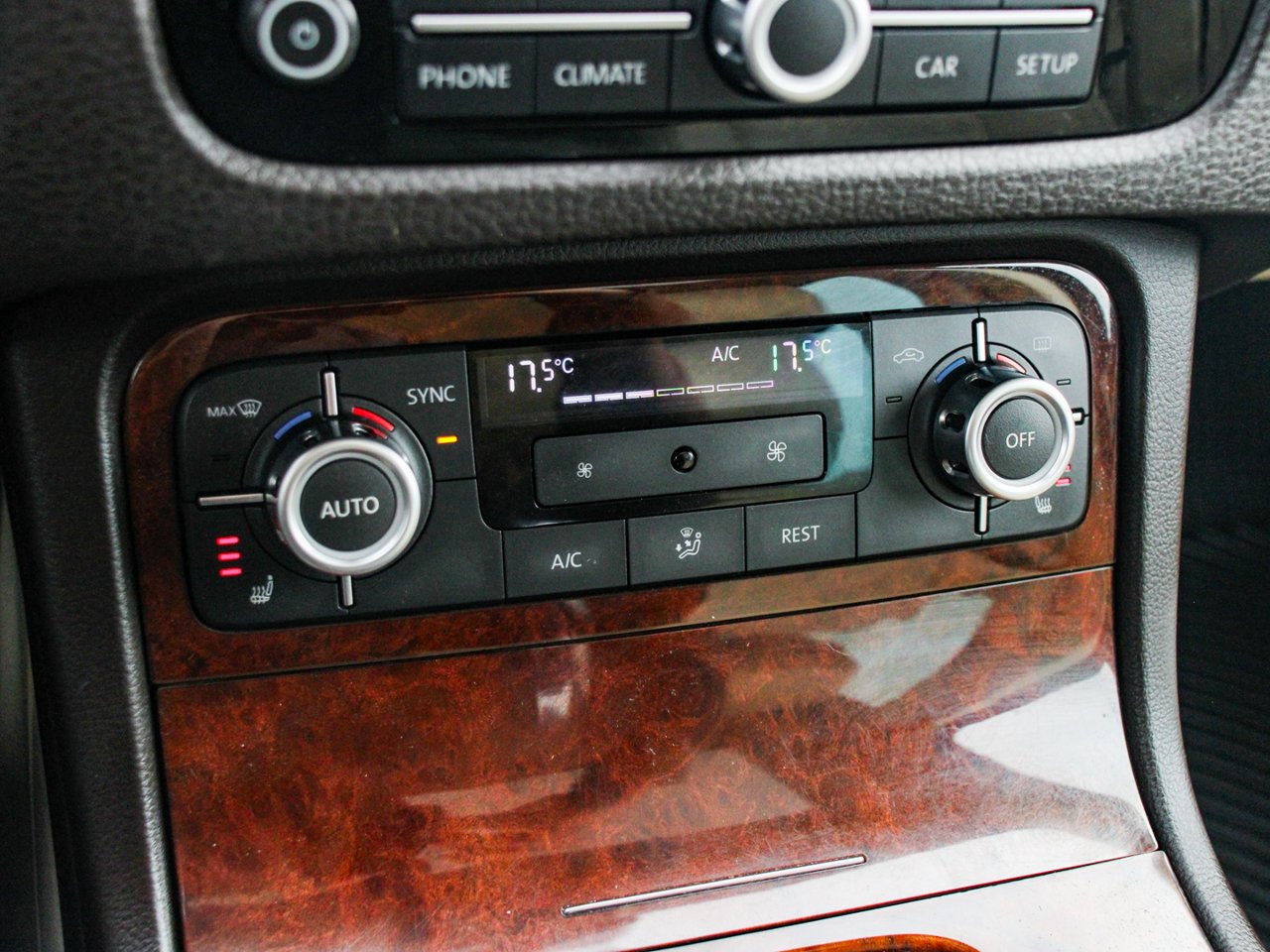 2014 Volkswagen Touareg 4dr TDI Execline Brown Sherwood Park - photo #24