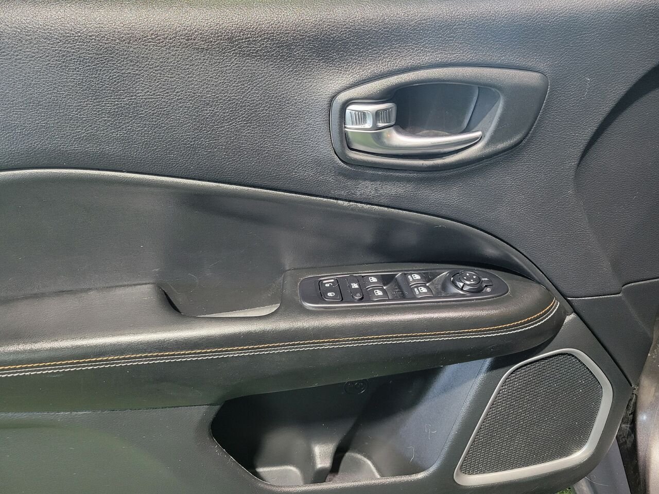 2020 Jeep Compass Black  - photo #9