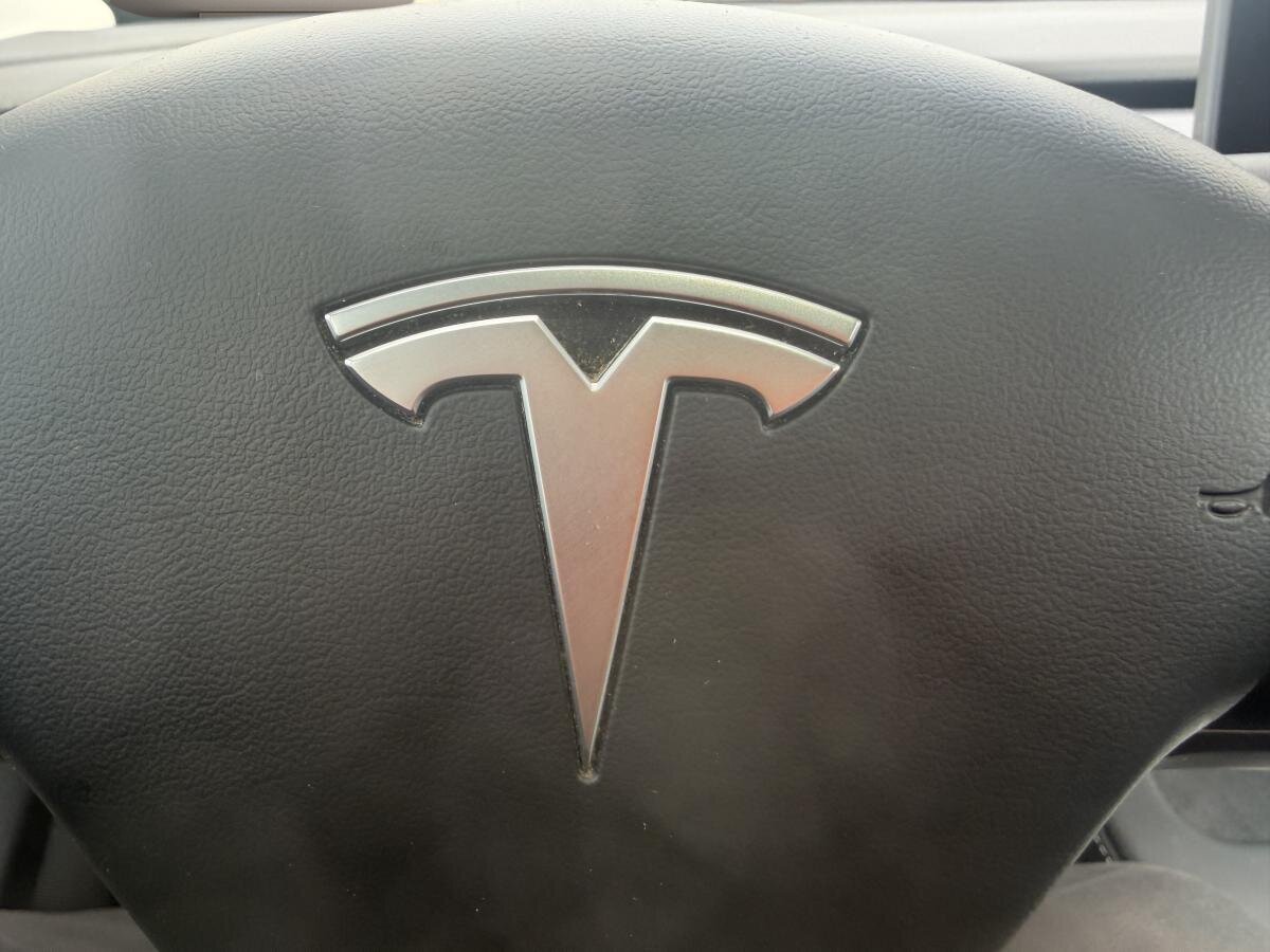 Tesla Model Y 2023 Argent  - photo #12