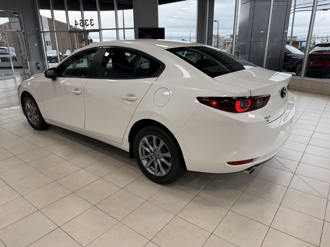 Mazda Mazda3 2023 Blanc Lac Mégantic - photo #2