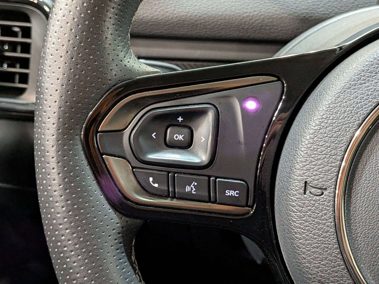 VinFast VF 8 Eco AWD 2025 Blanc Mirabel - photo #14