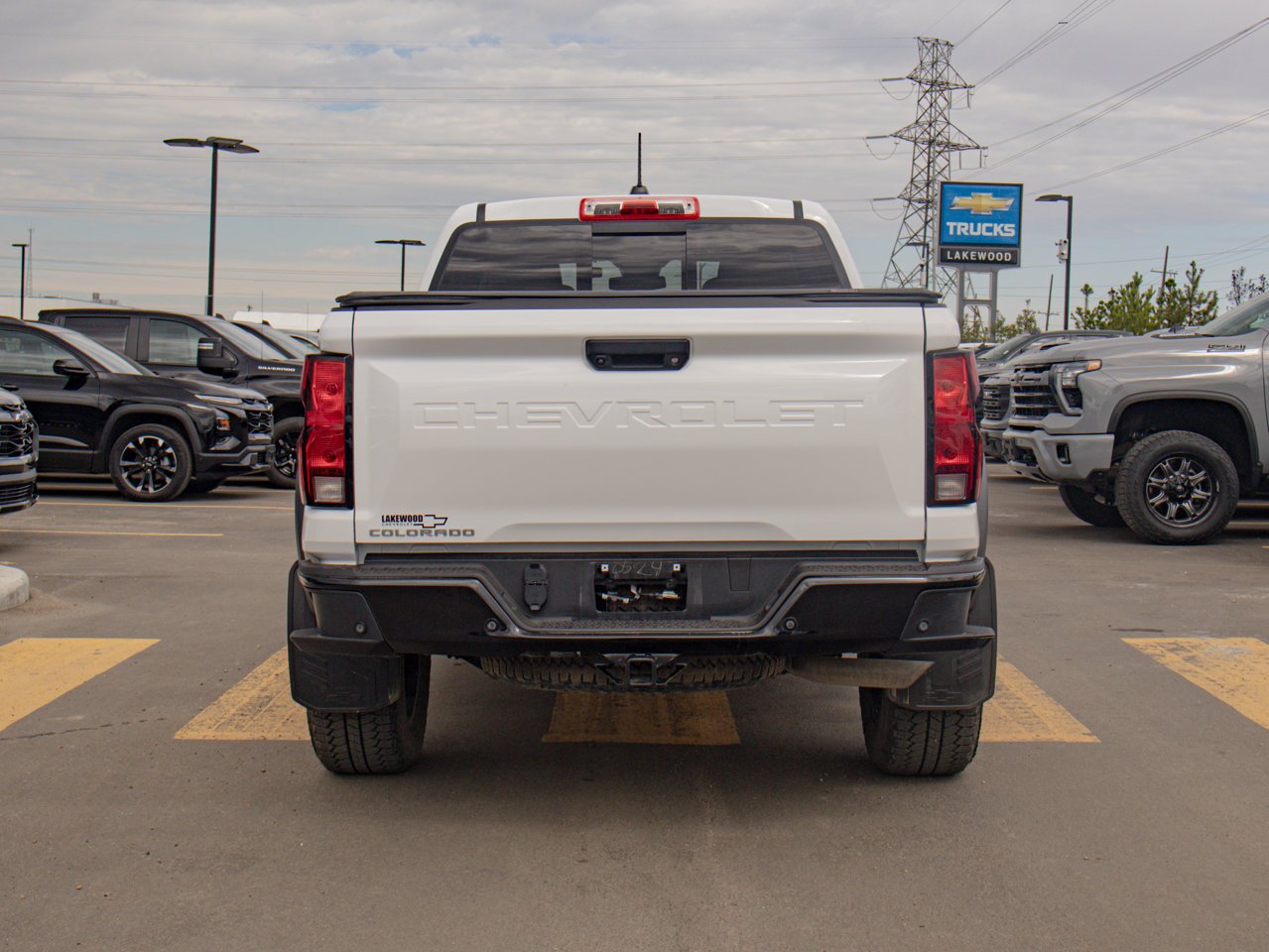 2023 Chevrolet Colorado 4WD Crew Cab Trail Boss White Sherwood Park - photo #8