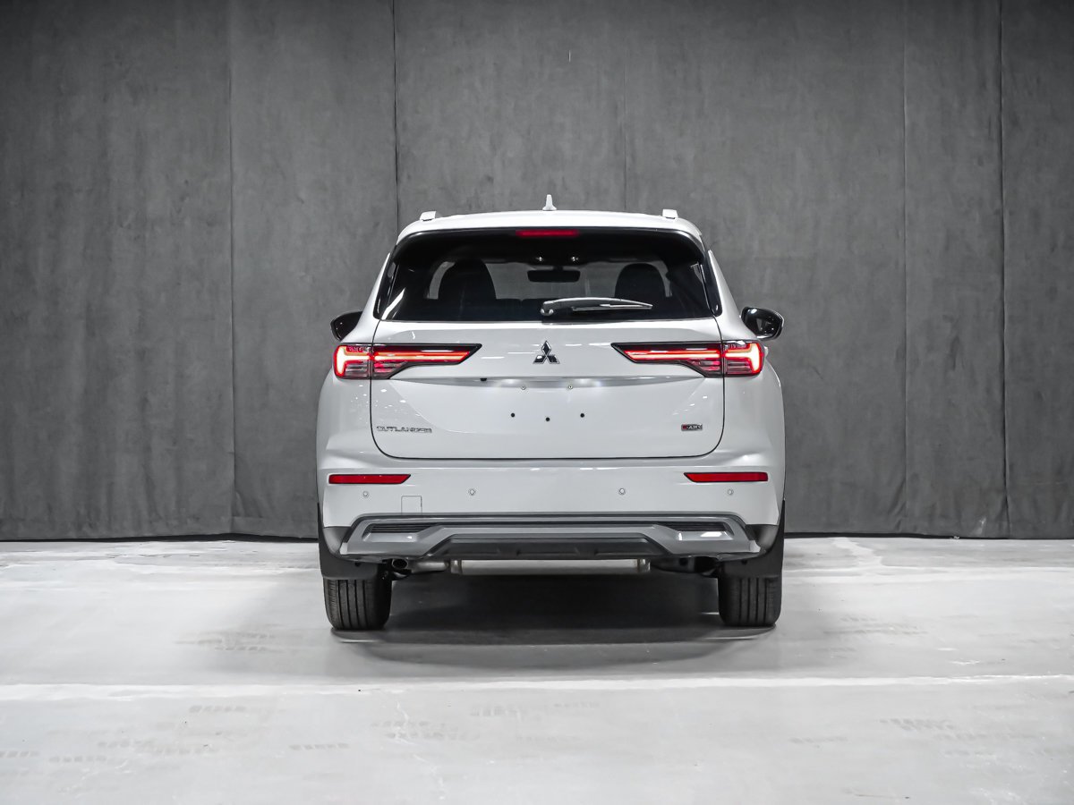 Mitsubishi Outlander LE 2026 Blanc diamant Montréal - photo #4