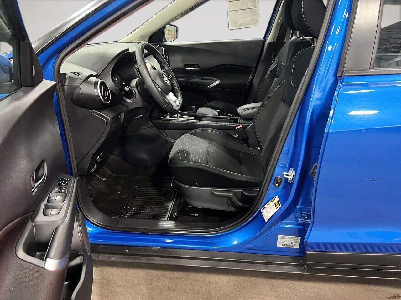 2024 Nissan Kicks SV Blue Québec - photo #8