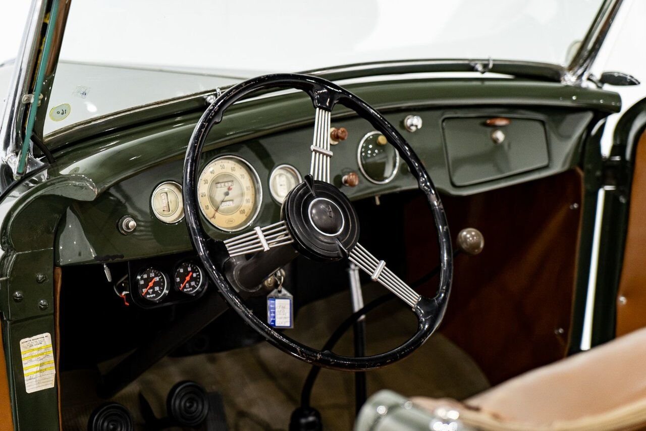 Ford Model 48 Phaeton PRIX EN USD | Beautifully presented in original condition 1936 Vert Montréal - photo #12