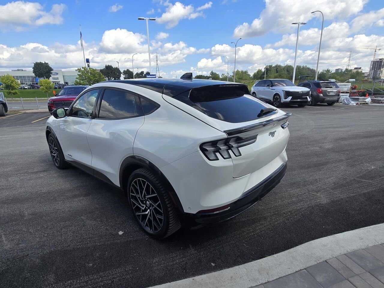2022 Ford Mustang Mach-E Haut de gamme AWD White Laval - photo #6