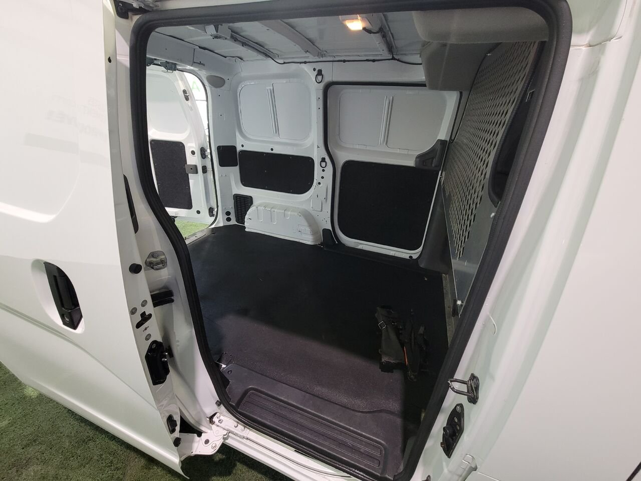2021 Nissan NV200 Cargo compact White  - photo #13