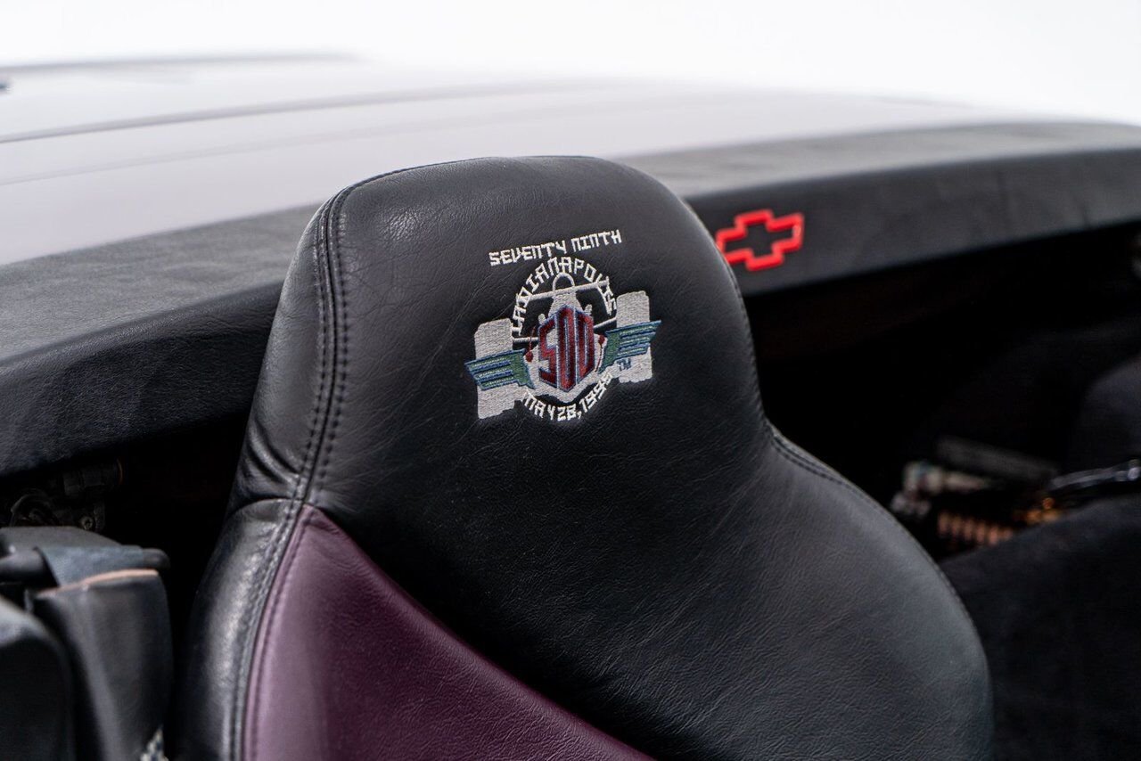 Chevrolet Corvette Convertible Pace Car 1995 Mauve Montréal - photo #81