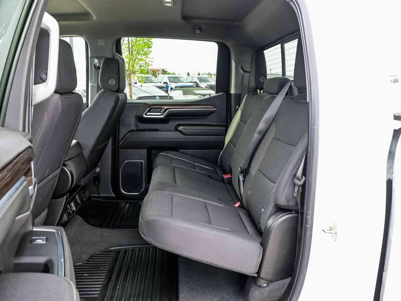 2024 Chevrolet Silverado 1500 4WD Crew Cab 147 LT White Sherwood Park - photo #29
