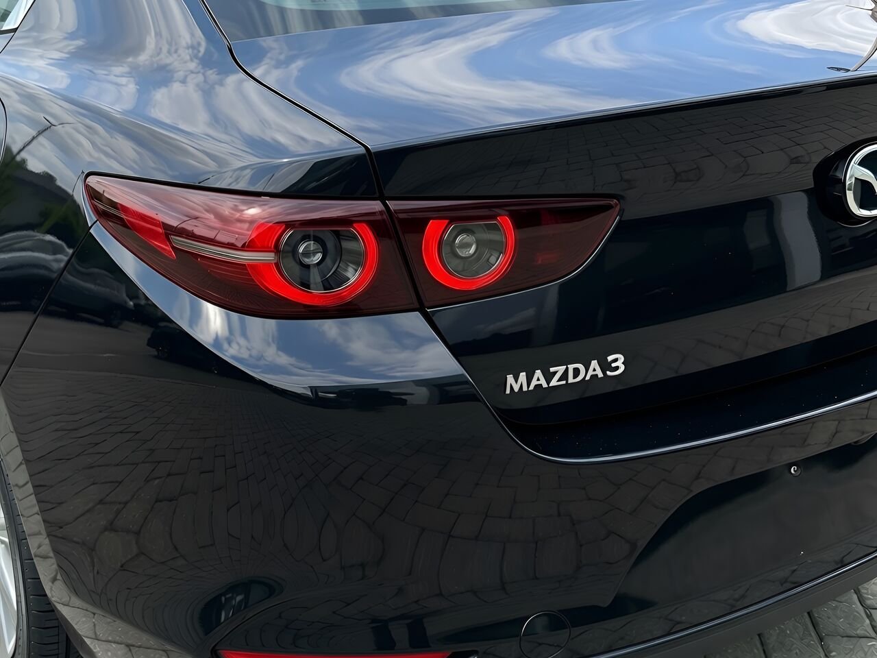 MAZDA Mazda3 2026 Noir de jais mica Notre-Dame-des-Prairies - photo #11
