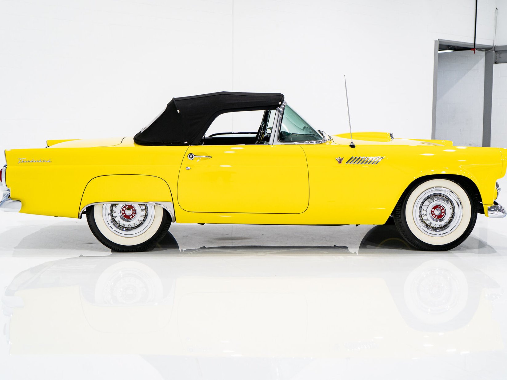 Ford Thunderbird **PRICE IN USD** Fully restored 1955 Montréal - photo #56