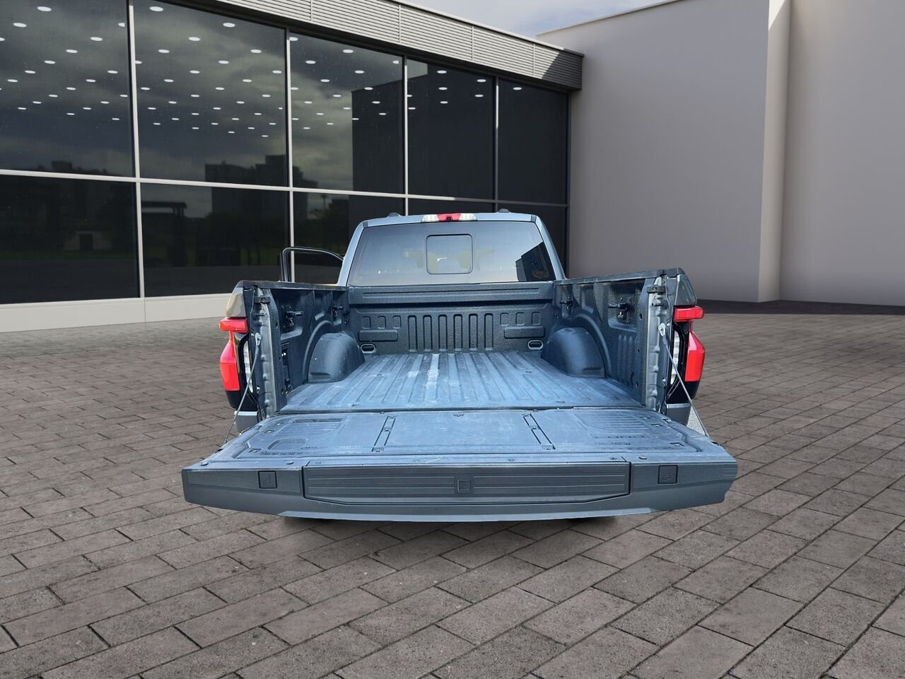 2023 Ford F-150 Lightning LARIAT STANDARD RANGE Grey Québec - photo #16