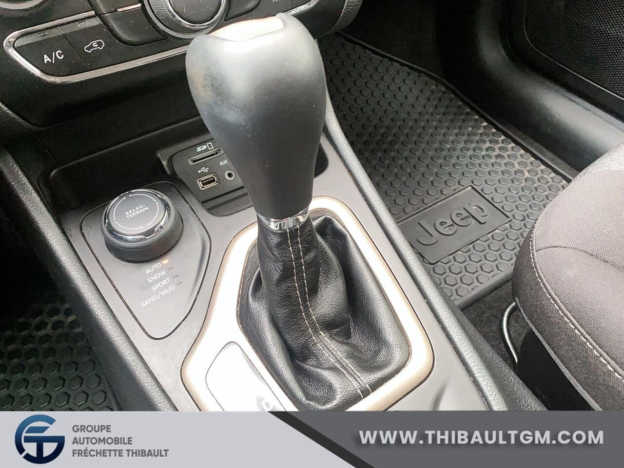JEEP CHEROKEE L 4 RM, 4 portes, North 2014 Rouge Montmagny - photo #13