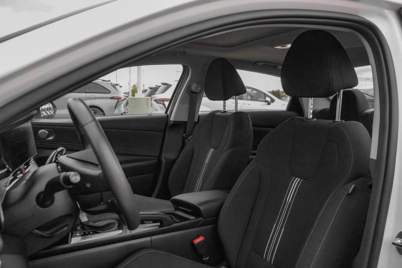 2025 Hyundai Elantra Preferred IVT w/Tech Pkg White Sherwood Park - photo #28