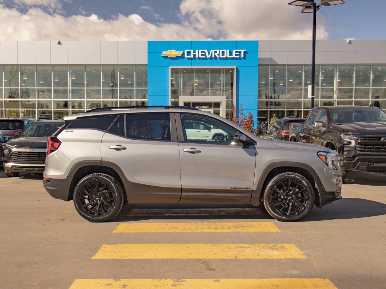2024 GMC Terrain AWD 4dr SLE Grey Sherwood Park - photo #11
