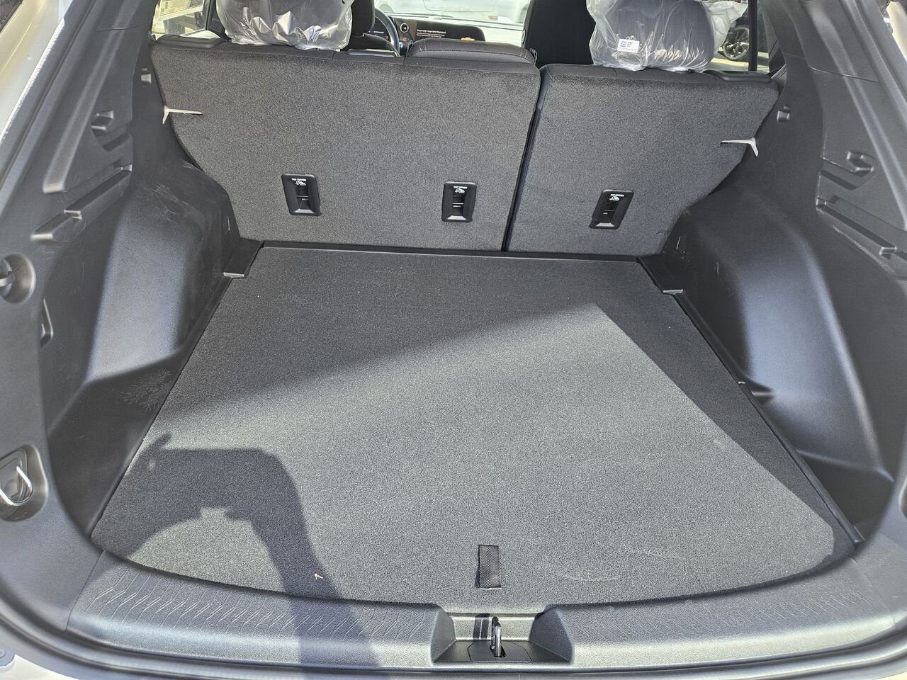 2027 Chevrolet Equinox EV LT1 4 portes avec PCY White Sands Thetford Mines - photo #14