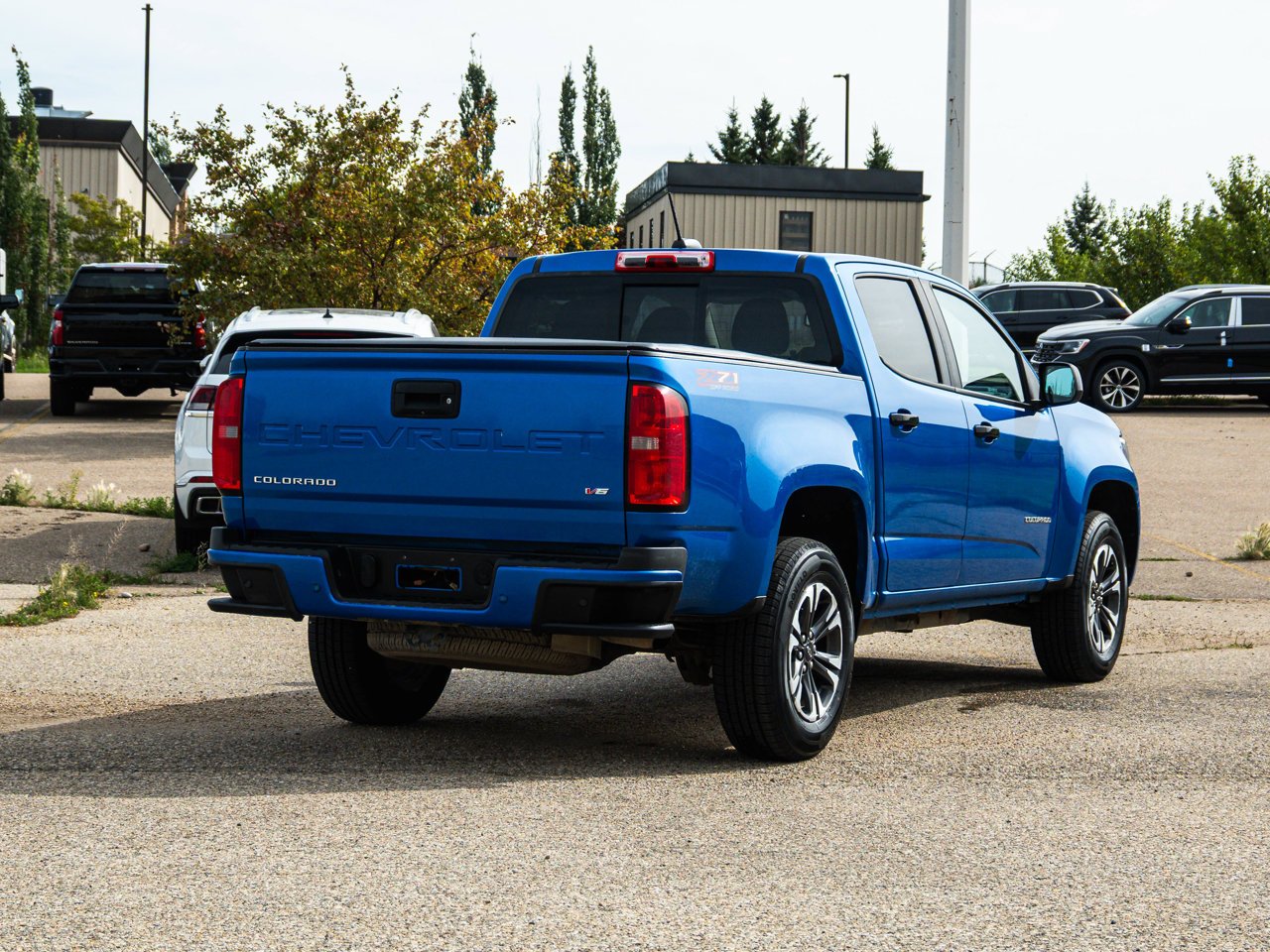 2021 Chevrolet Colorado 4WD Crew Cab 128 Z71 Blue Sherwood Park - photo #13