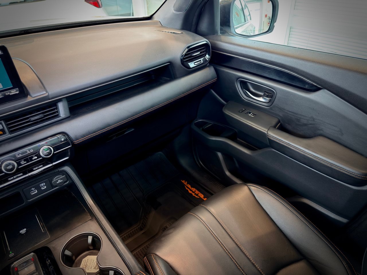 2023 Honda Pilot White Notre-Dame-des-Prairies - photo #25