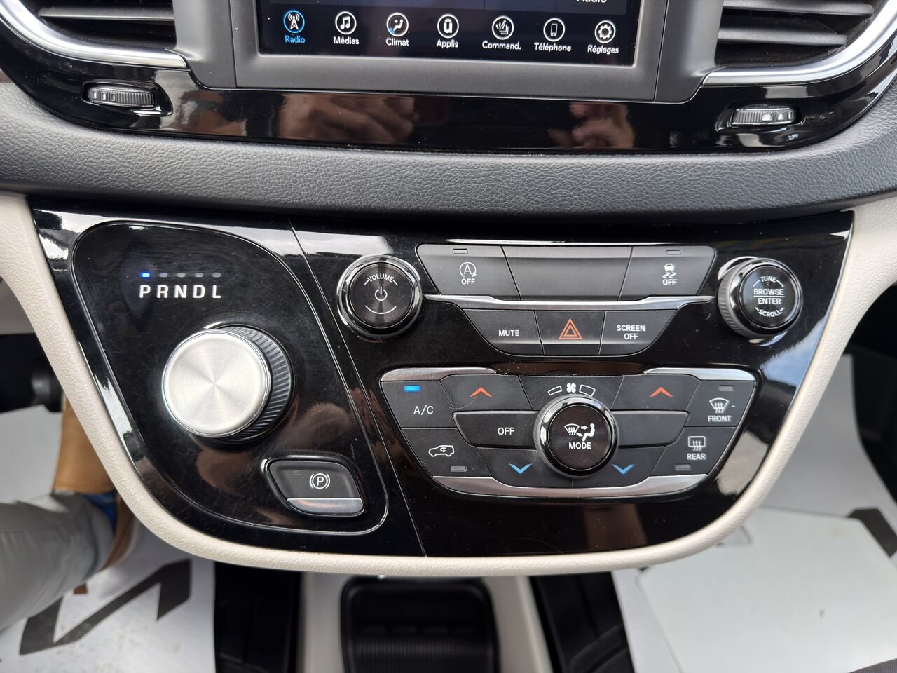 Chrysler Pacifica 2019 Noir Thetford Mines - photo #23