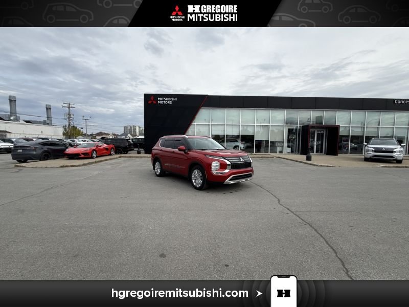2022 Mitsubishi Outlander Red Blainville - photo #0