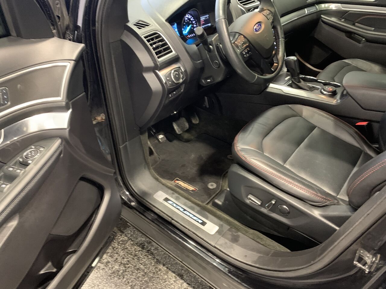 2017 Ford Explorer Black Châteauguay - photo #30