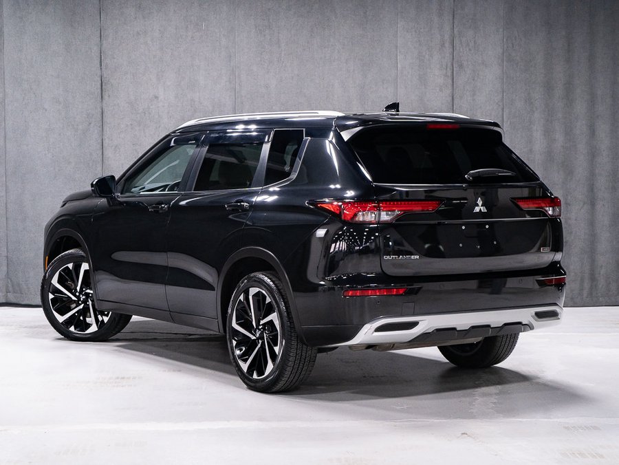 2023 Mitsubishi Outlander SE Black