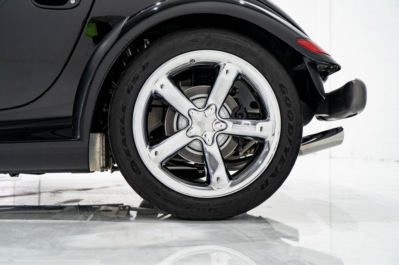 Plymouth Prowler Desirable Black Colour with only 7,611KM (4756mi) from new **PRICE IN USD** 1999 Noir Montréal - photo #37