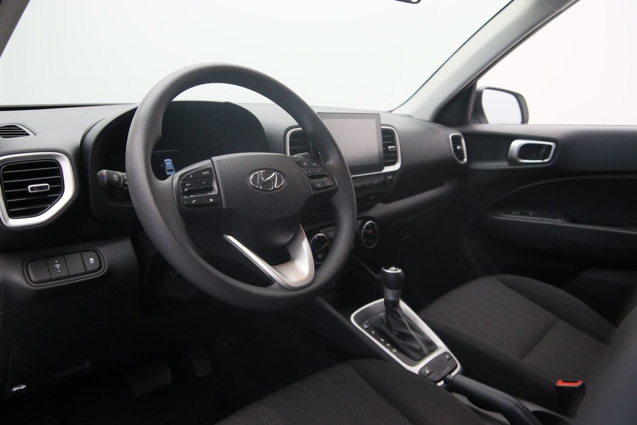 2023 Hyundai Venue Essential White Baie-Comeau - photo #7