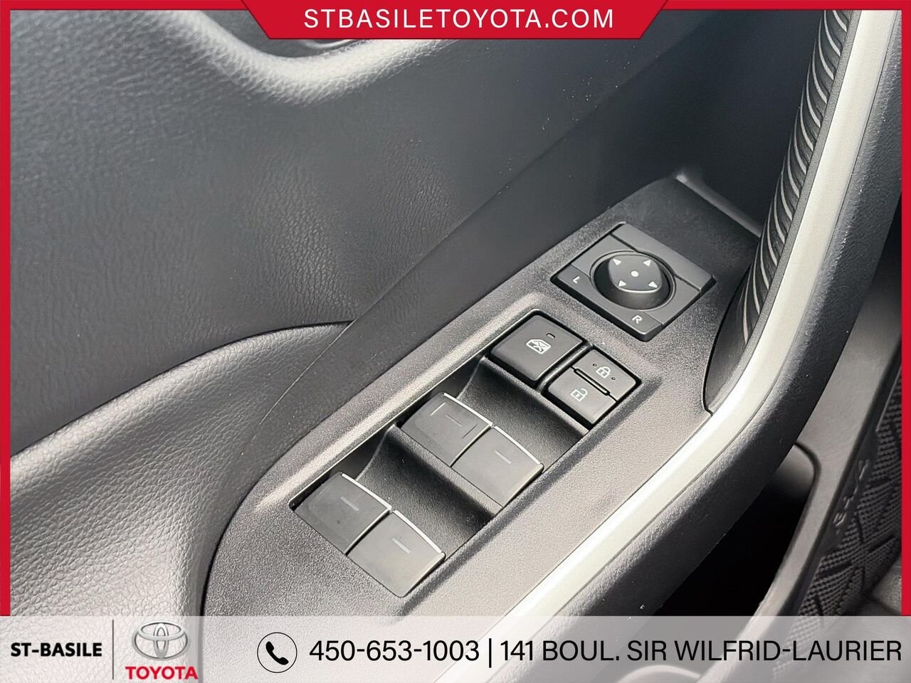 Toyota RAV4 2025 Ciel argent métallisé Saint-Basile-le-Grand - photo #14